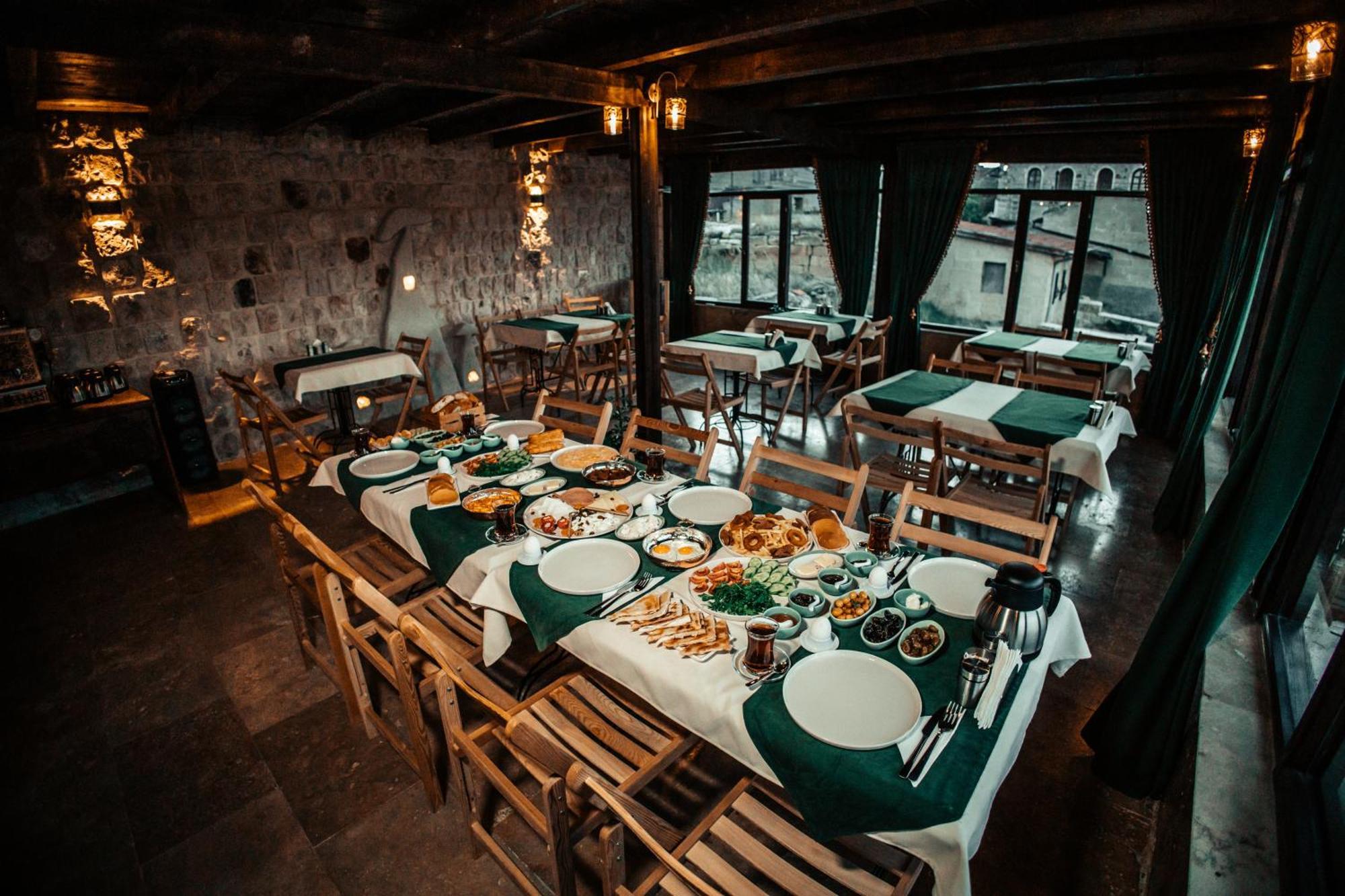 ウルギュップ Vanessa Cave House Bed & Breakfast エクステリア 写真