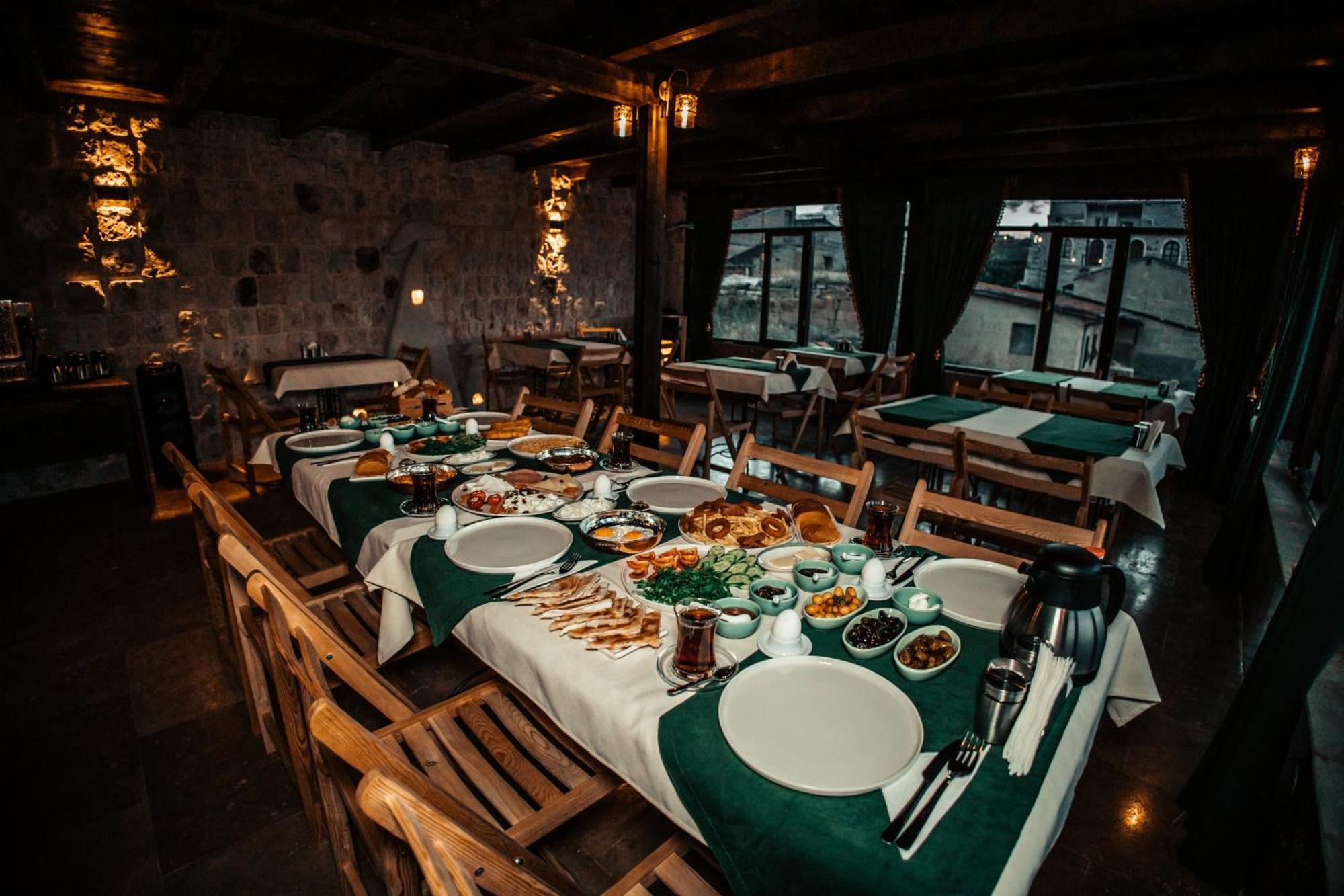 ウルギュップ Vanessa Cave House Bed & Breakfast エクステリア 写真