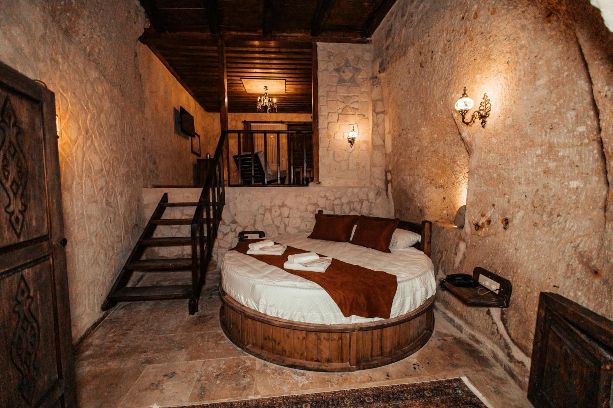ウルギュップ Vanessa Cave House Bed & Breakfast エクステリア 写真