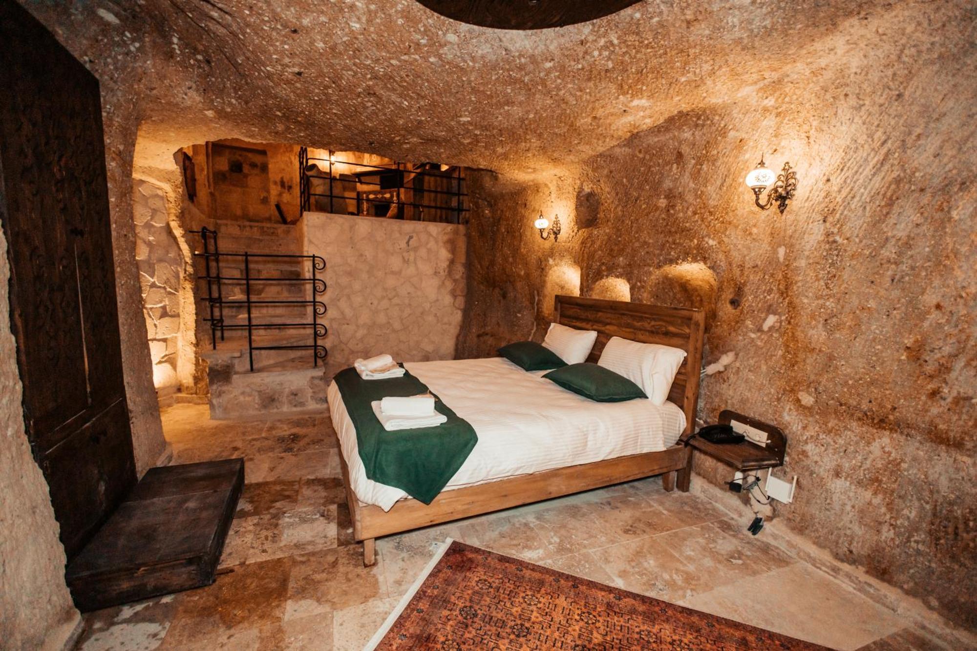 ウルギュップ Vanessa Cave House Bed & Breakfast エクステリア 写真