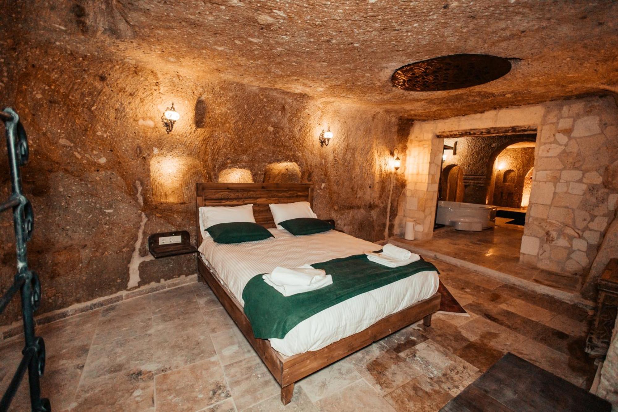 ウルギュップ Vanessa Cave House Bed & Breakfast エクステリア 写真