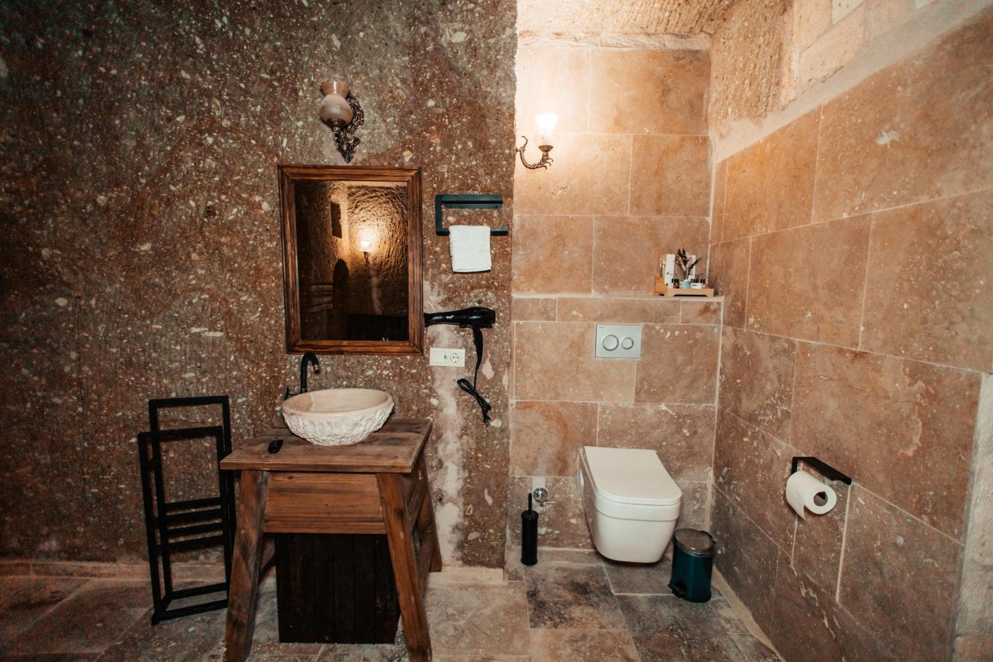 ウルギュップ Vanessa Cave House Bed & Breakfast エクステリア 写真