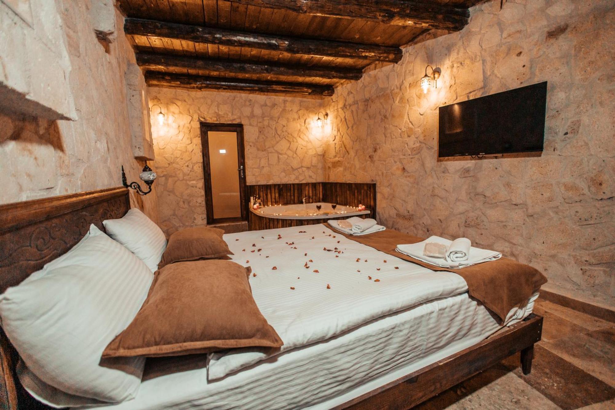 ウルギュップ Vanessa Cave House Bed & Breakfast エクステリア 写真